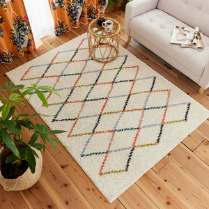 カラフルで華やかなラインが印象的なアーガイルラグ