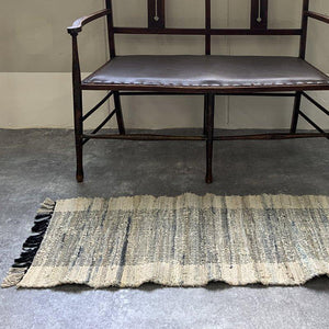 ざっくりとしたナチュラルな風合いが人気のウール手織りマット RECYCLE DENIM MAT 50x120cm - TOCO LIFE