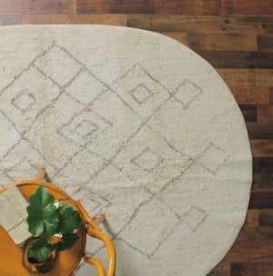 コットン100%の柔らかな肌触りと素朴な風合いが人気のベニワレンラグ ERIVAN OVAL-IVORY- RUG アイボリー