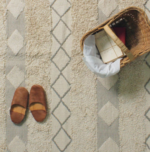 ナチュラルカラーの北欧テイストラグ AXTEL-GREY- RUG