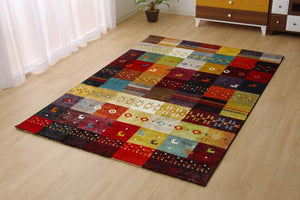 ポップでレトロなパッチワーク調デザイン トルコ製ウィルトンラグ フォリア 4サイズ レッド - TOCO LIFE