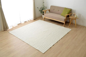 光沢のある生地でシンプルで高級感を持たせたキルトラグ コルム 3サイズ アイボリー - TOCO LIFE