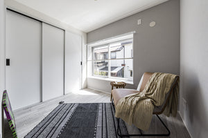 お洒落な手織り風ラグ AZUMA-6 ネイビー - TOCO LIFE