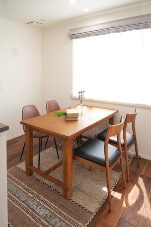 お洒落な手織り風ラグ AZUMA-5 グレー - TOCO LIFE