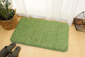アウトドア気分を味わえる芝生風マット Grassland