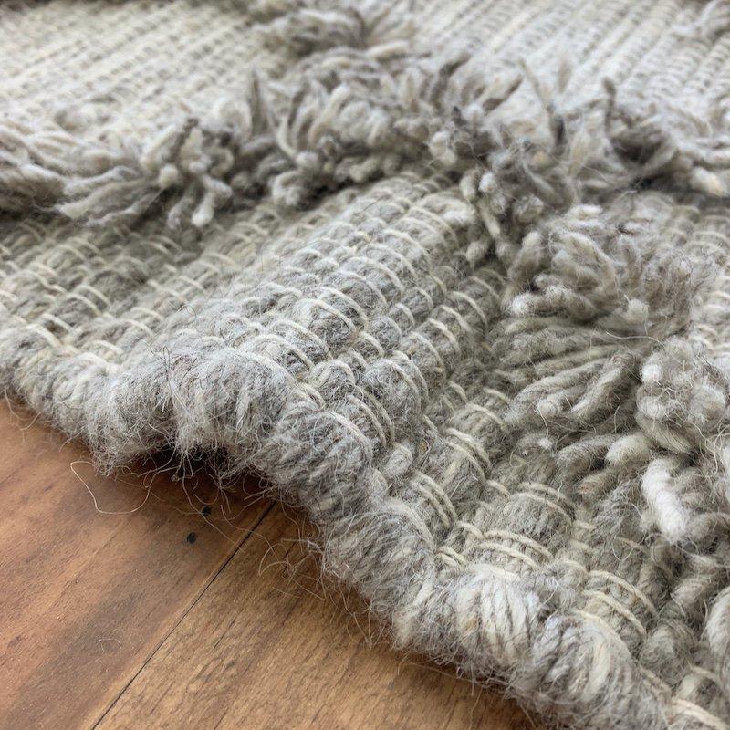 ウール100%のおしゃれなインド製手織りラグ WOOL CROSS RUG グレー