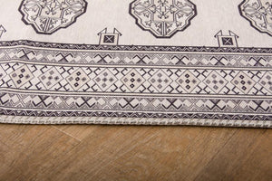 繊細なデザインが特徴的なトルクメン絨毯風プリントマット MARUFU-304 アイボリー アイボリー - TOCO LIFE