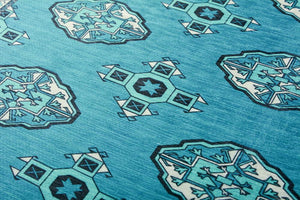 繊細なデザインが特徴的なトルクメン絨毯風プリントラグ MARUFU-306 ターコイズ ターコイズ - TOCO LIFE