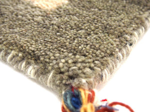 丁寧な手織り手法で使用時間の経過とともに味わいが深まるウールマット GABBEH D18 2サイズ - TOCO LIFE