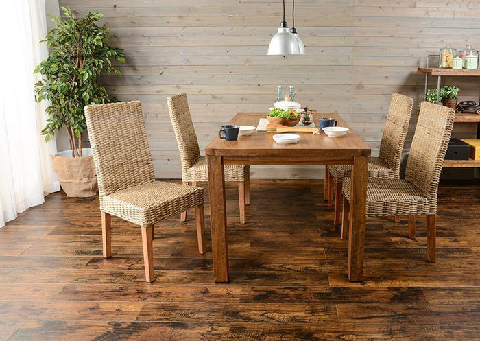 木目の風合いも艶やかなマンゴー木材を使用したダイニングテーブル MARKAS