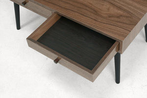 デザイン性と機能性両方を備えたシンプルモダンなテーブル Moddy ブラウン - TOCO LIFE