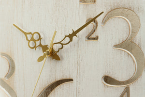 アーティンスティックなデザインのヴィンテージ調掛け時計 FINKAS - TOCO LIFE