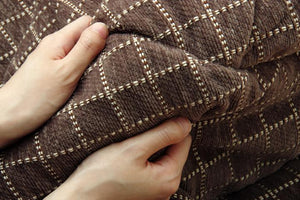 クロスしたステッチがシンプルなデザインのシェニール織りの薄掛けこたつ布団 BATIS ブラウン - TOCO LIFE