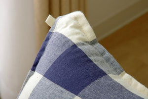 インド綿を贅沢に100％使ったチェック柄のソファロングクッション アース ブルー - TOCO LIFE