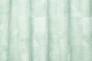 万華鏡をイメージしたデザインのドレープカーテン SEVEN PIECES グリーン 1枚入り - TOCO LIFE