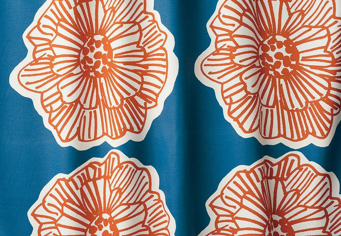 大輪の花を咲かせたダイナミックな構成のデザインの遮光カーテン DAIRIN ダークブルー 1枚入り